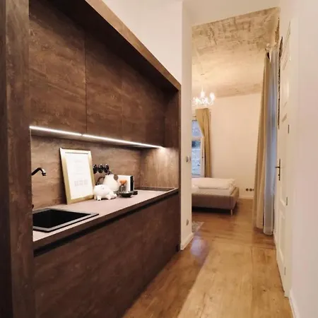 Notre-dame - Boutique Design 마리안스케 라즈네